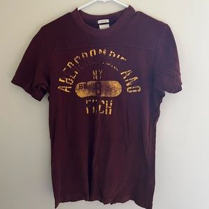 Abercrombie & Fitch Men’s Small Graphic Tee, Maroon